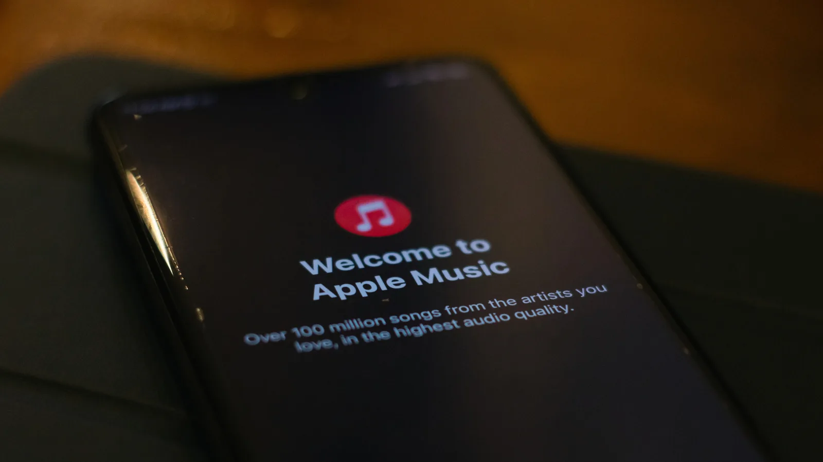 Apple Music podría lanzar una versión gratuita con publicidad según hallazgos en su código