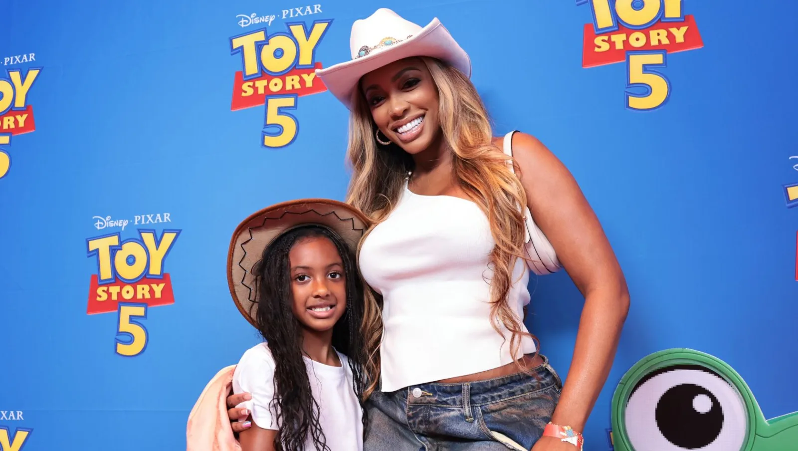Familias negras celebran el estreno de Toy Story 5 en eventos exclusivos de Pixar
