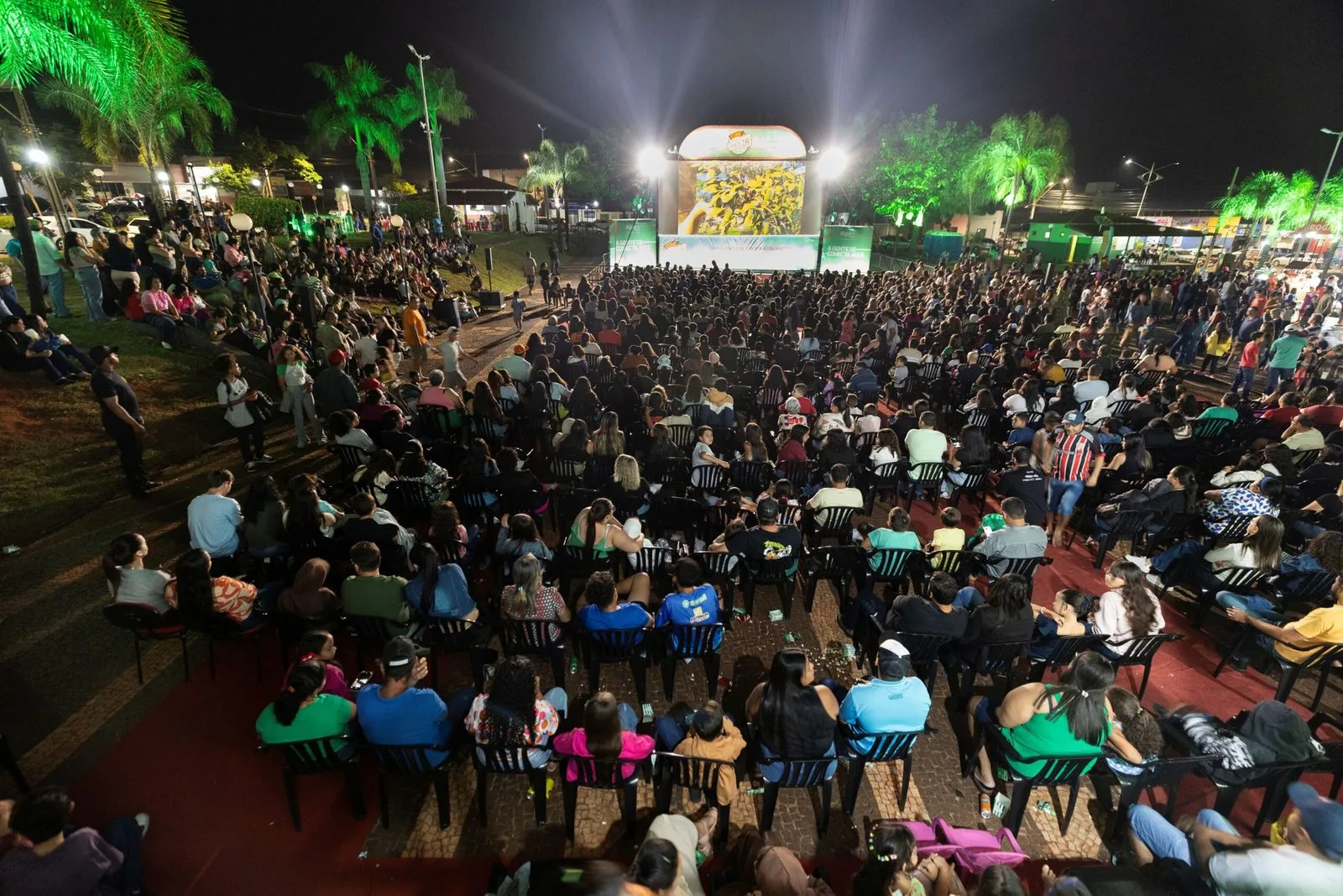 Cine Família na Praça celebra una década llevando cine gratuito a cinco ciudades de Minas Gerais