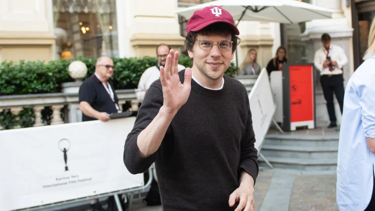 Jesse Eisenberg recibirá la ciudadanía polaca y buscará impulsar su carrera en Europa central