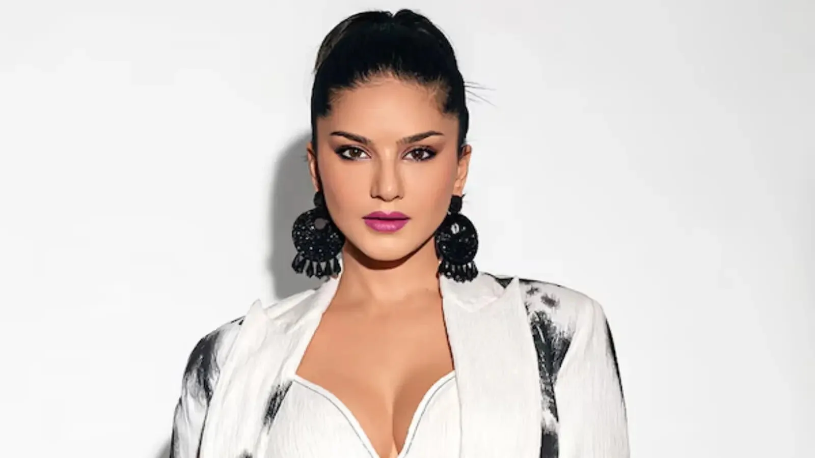 Siete películas destacadas de Sunny Leone para celebrar su cumpleaños